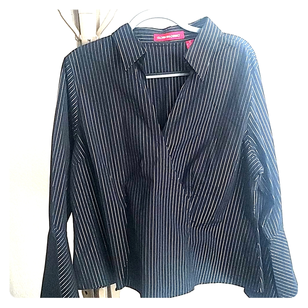 Gloria Vanderbilt Top